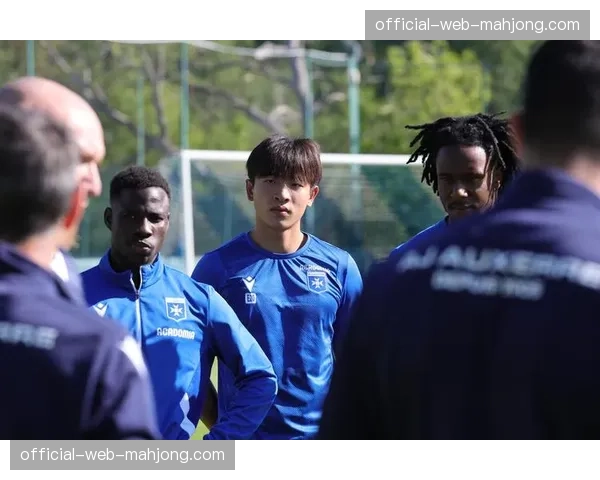 欧塞尔公布大名单，两名青年队边路小将首次入选